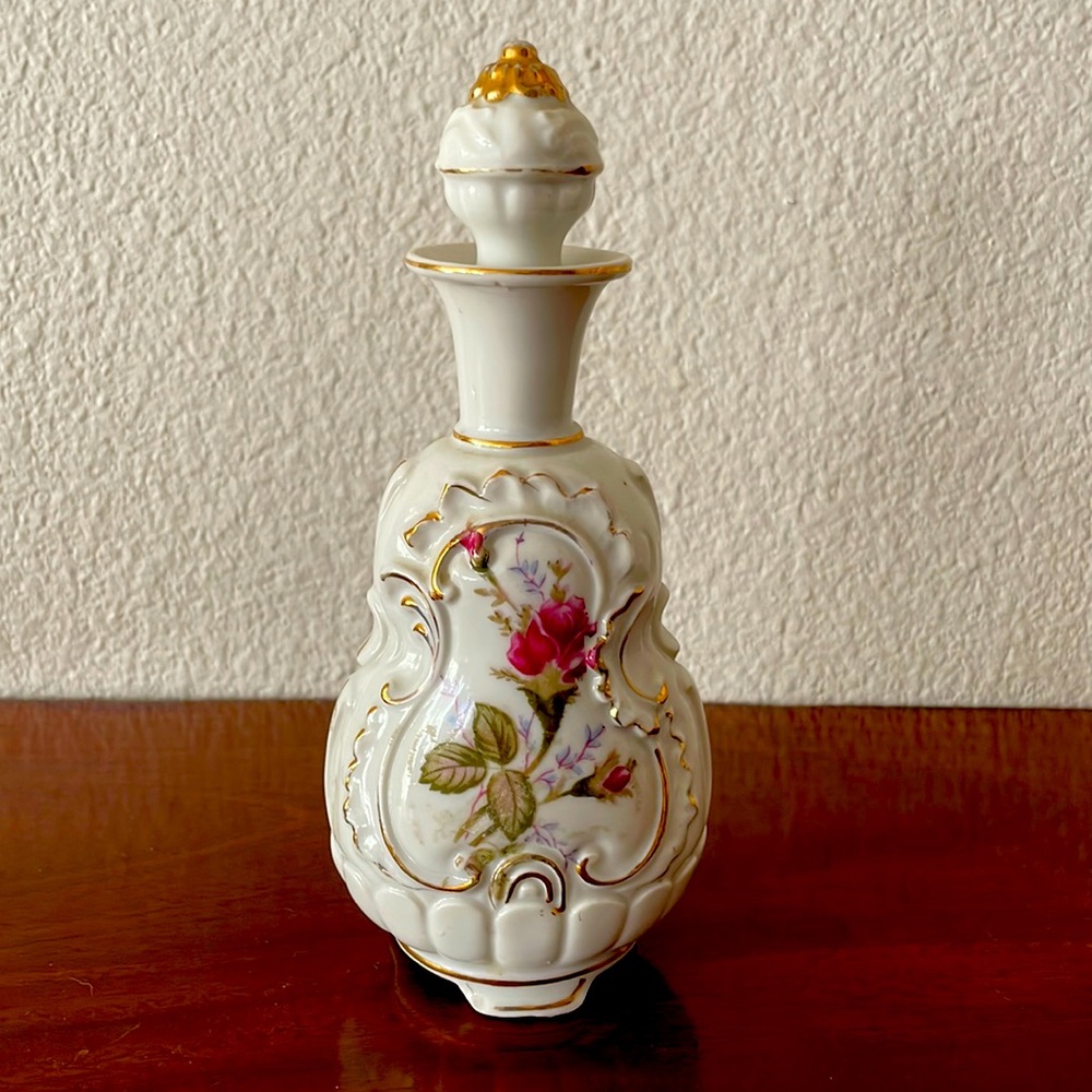 VINTAGE LIPPER & MANN MOSS ROSE PATTERN PORCELAIN PERFUME BOTTLE WITH STOPPER